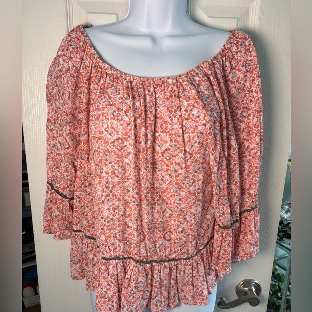 Democracy Off-Shoulder Floral Blouse in Red and Cream